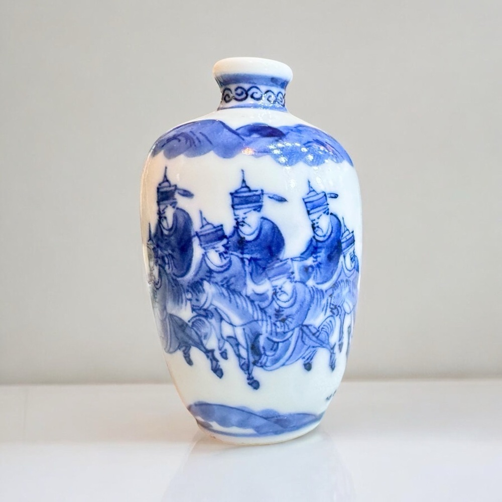 18th Century Chinese Blue & White Glazed Porcelain Snuff Bottle